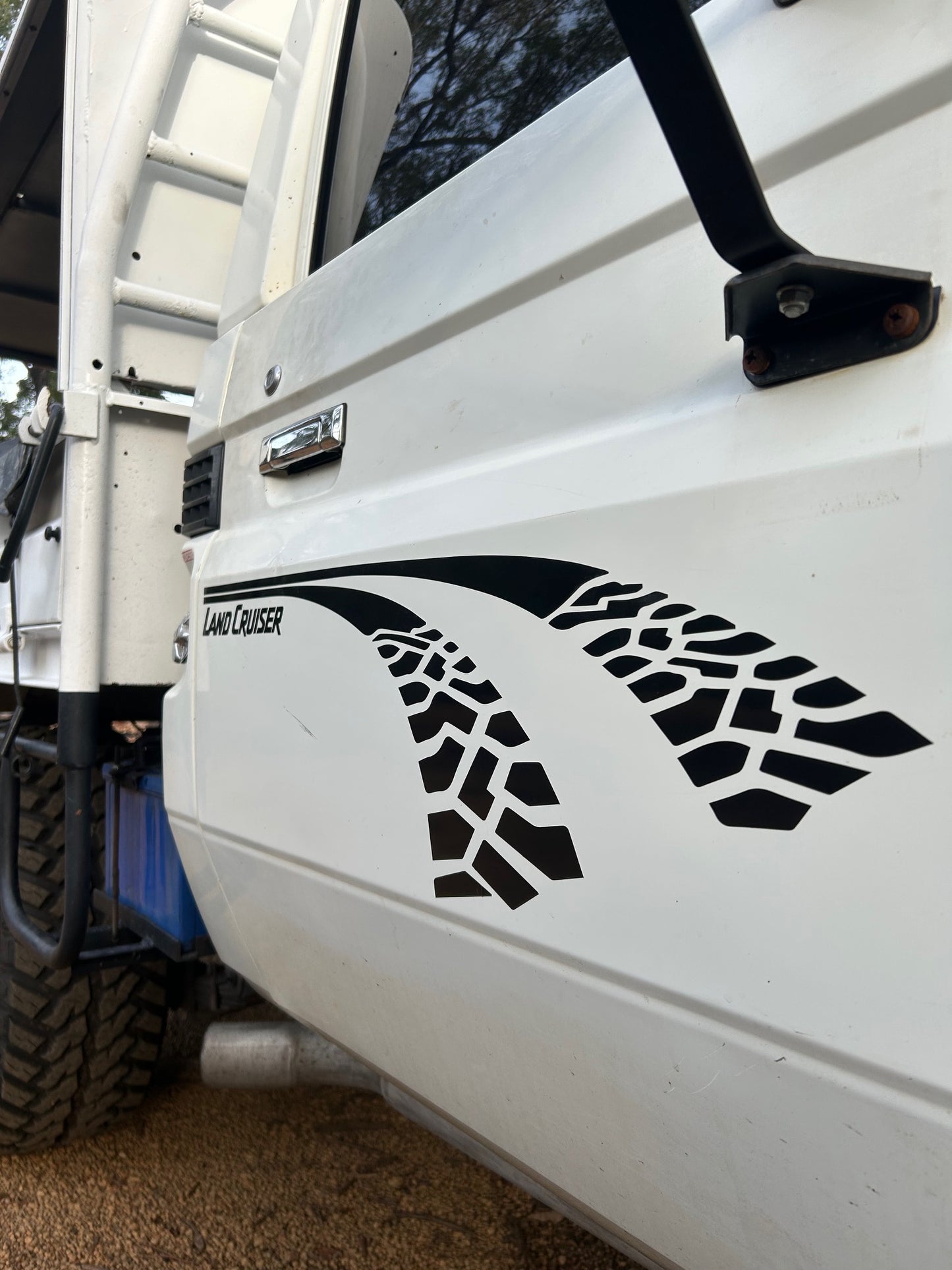 Landcruiser Tyre Tracks Decal